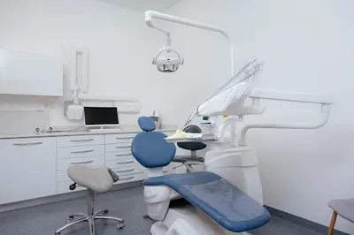 DENTIQUER - Clínica Dentária