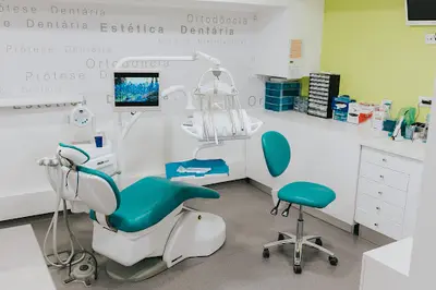 Clínica Dentária OralMED Algés