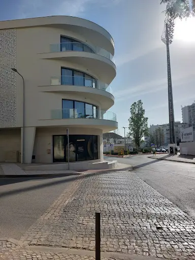 Sorriso Fácil - Clínica Médica - Dentária, Lda.
