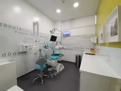 Clínica Dentária OralMED Queluz