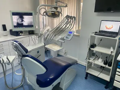 MAXICLIN - Clinica Dentária